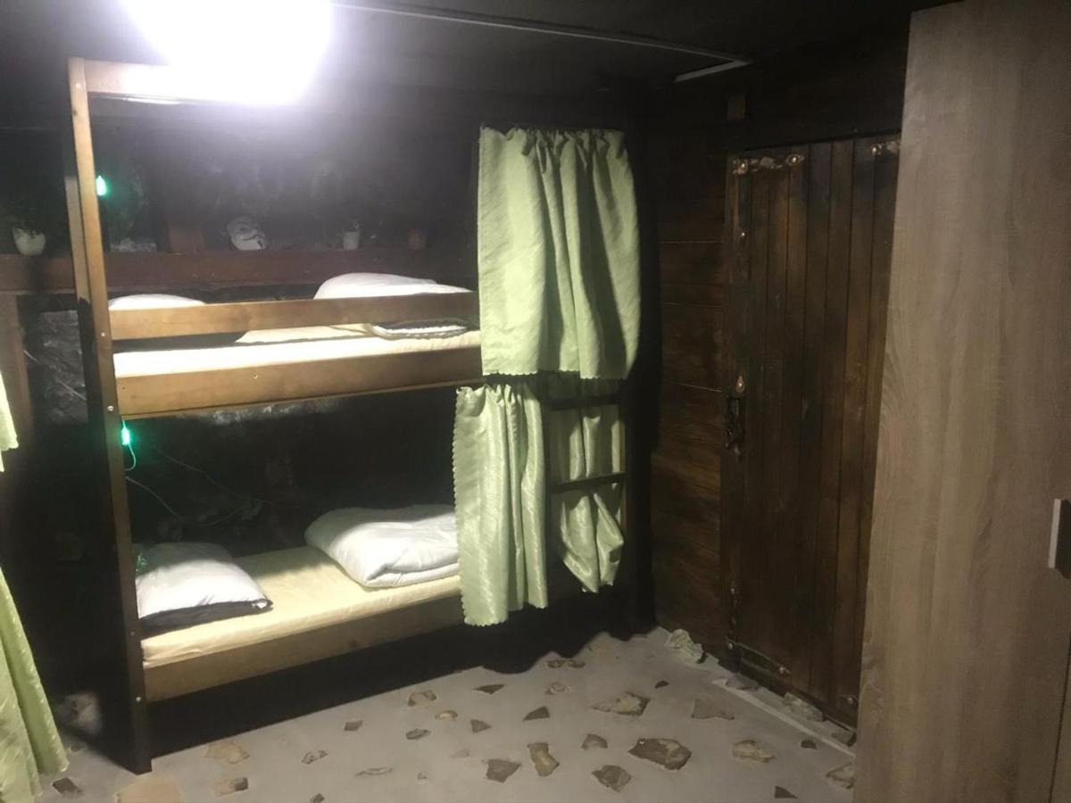 Ararat-Tarasa Shevchenka Hostel Киев Екстериор снимка