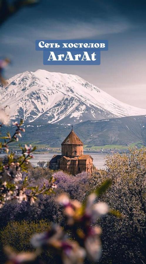 Ararat-Tarasa Shevchenka Hostel Киев Екстериор снимка